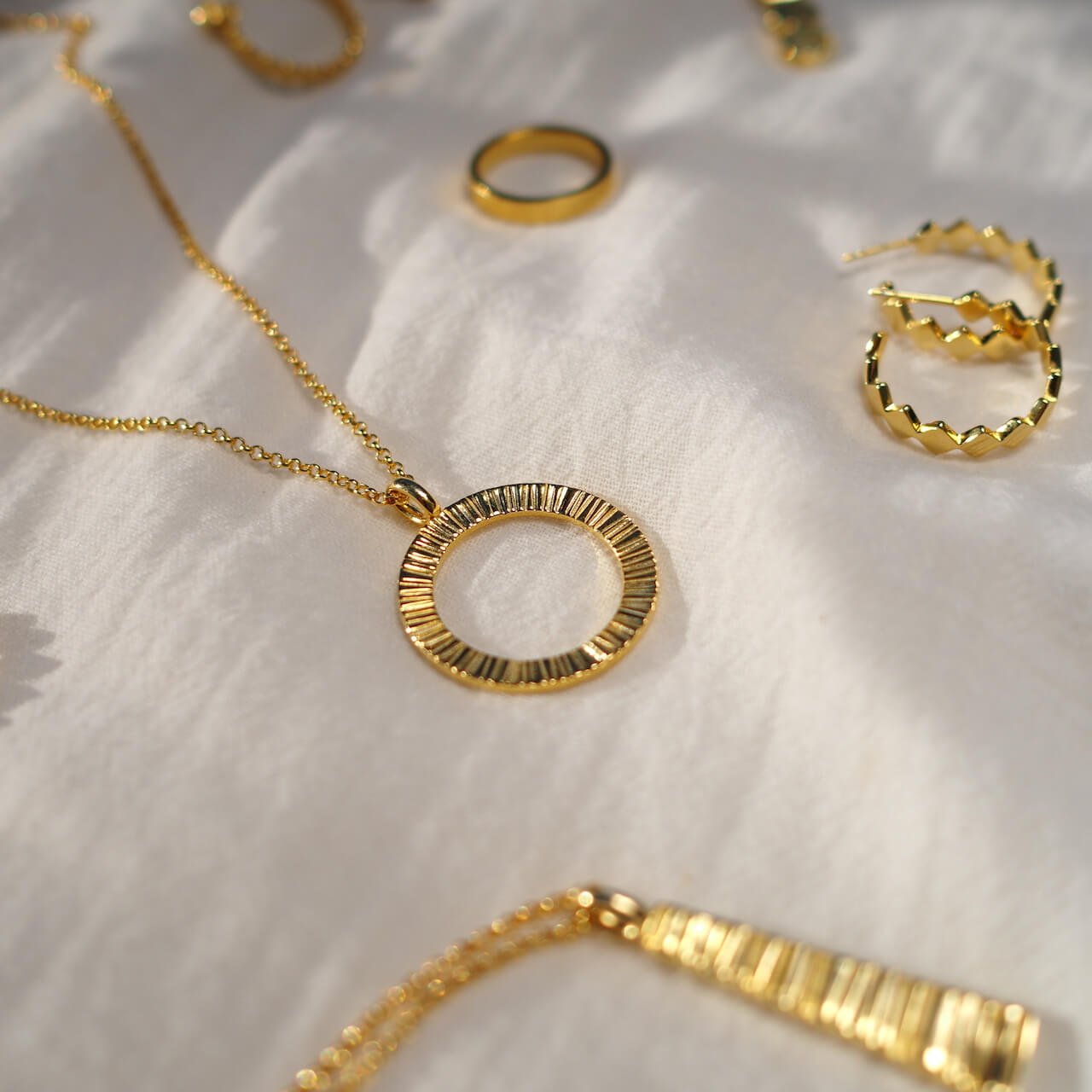 Doru Circle Necklace Gold