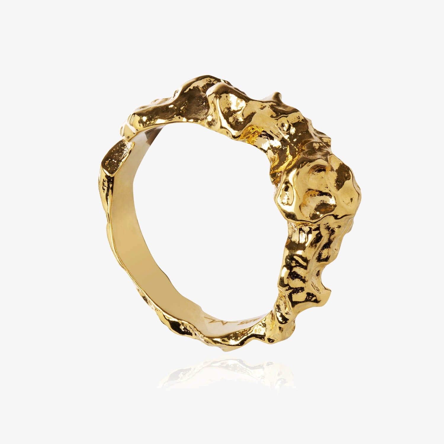 Textured ring in gold